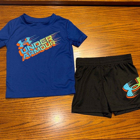 Under Armour toddler boys short sleeve and short set. Athletic material - Picture 1 of 3